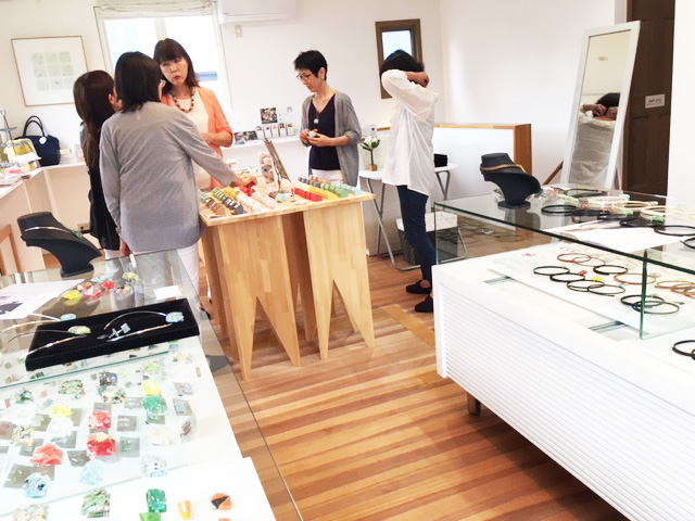 ガラスアクセサリー