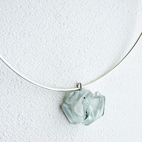 大人のガラスアクセサリー