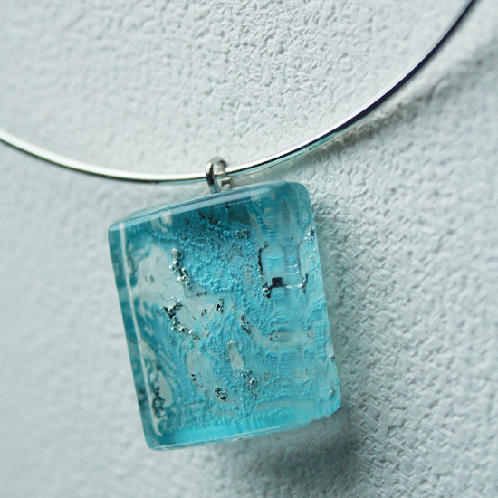 50代60代のおしゃれなガラスアクセサリー