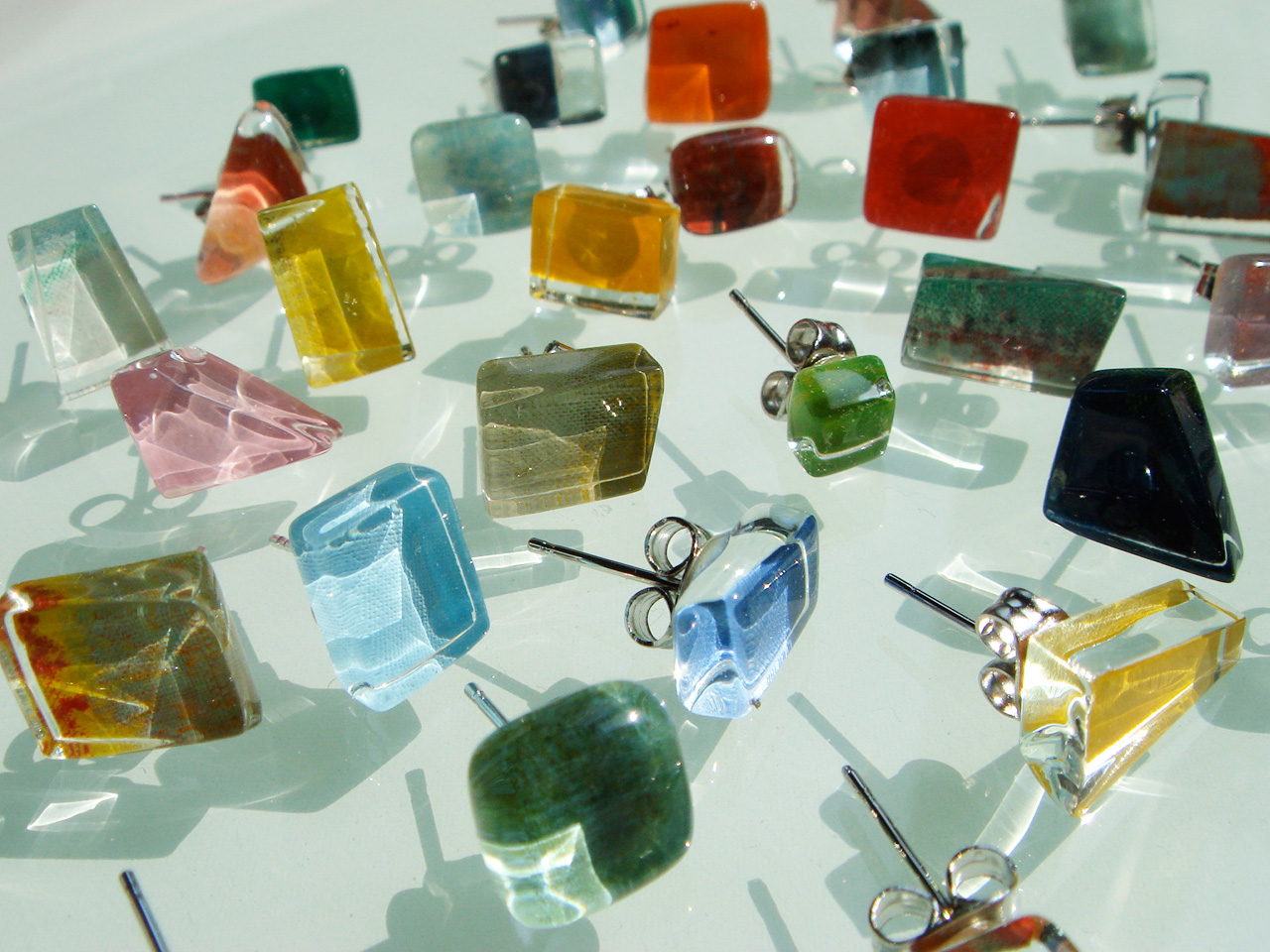 私の朝はピアスで始まる